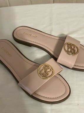 Bebe Leone Glossy Patent Soft Pink Slip On Slides/6.5 /NWOT